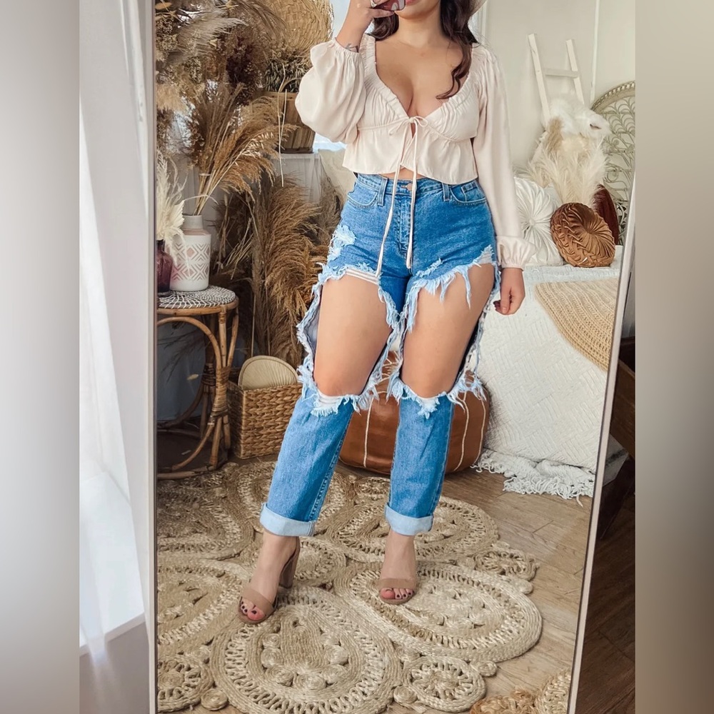 High waist destroyed Jean Sz 15(dawntayler boutique photo)